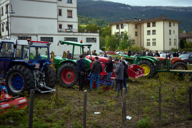A: MIGUEL OSES F: 10-10-2026 P: L: PAMPLONA T: CONCENTRACION DE COCHES CLASICOS EN BAKAIKU