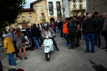 A: MIGUEL OSES F: 10-10-2026 P: L: PAMPLONA T: CONCENTRACION DE COCHES CLASICOS EN BAKAIKU