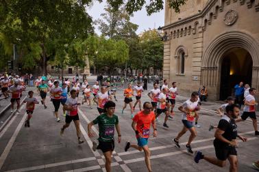 Fotos de la XIII Carrera Solidaria Navarra en Pamplona.