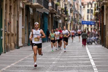 Fotos de la XIII Carrera Solidaria Navarra en Pamplona.