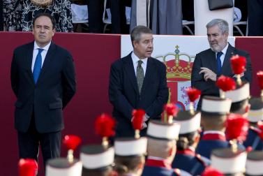 Los Reyes don Felipe y doña Letizia presidieron este lunes 12 de octubre el acto con motivo de la Fiesta Nacional en el que participaron 4.400 militares en el centro de la capital.