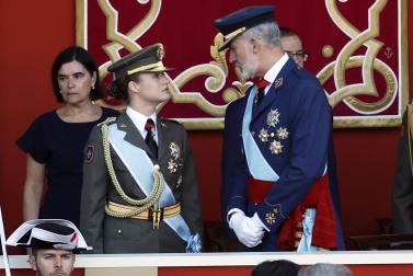 Los Reyes don Felipe y doña Letizia presidieron este lunes 12 de octubre el acto con motivo de la Fiesta Nacional en el que participaron 4.400 militares en el centro de la capital.