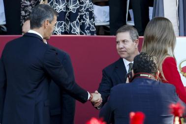 Los Reyes don Felipe y doña Letizia presidieron este lunes 12 de octubre el acto con motivo de la Fiesta Nacional en el que participaron 4.400 militares en el centro de la capital.