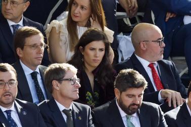 Los Reyes don Felipe y doña Letizia presidieron este lunes 12 de octubre el acto con motivo de la Fiesta Nacional en el que participaron 4.400 militares en el centro de la capital.