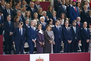 Los Reyes don Felipe y doña Letizia presidieron este lunes 12 de octubre el acto con motivo de la Fiesta Nacional en el que participaron 4.400 militares en el centro de la capital.