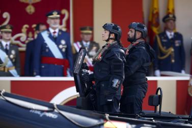 Los Reyes don Felipe y doña Letizia presidieron este lunes 12 de octubre el acto con motivo de la Fiesta Nacional en el que participaron 4.400 militares en el centro de la capital.