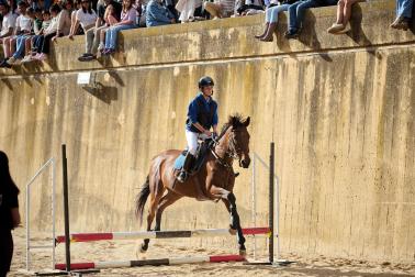Marcilla acogió este lunes, 12 de octubre, la Feria del Caballo Benito Aguerri en una jornada soleada donde se dieron cita exhibiciones ecuestres y los puestos de alimentación