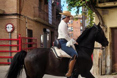 Marcilla acogió este lunes, 12 de octubre, la Feria del Caballo Benito Aguerri en una jornada soleada donde se dieron cita exhibiciones ecuestres y los puestos de alimentación