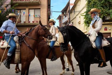 Marcilla acogió este lunes, 12 de octubre, la Feria del Caballo Benito Aguerri en una jornada soleada donde se dieron cita exhibiciones ecuestres y los puestos de alimentación