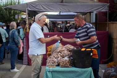 Marcilla acogió este lunes, 12 de octubre, la Feria del Caballo Benito Aguerri en una jornada soleada donde se dieron cita exhibiciones ecuestres y los puestos de alimentación