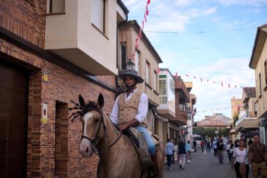 Marcilla acogió este lunes, 12 de octubre, la Feria del Caballo Benito Aguerri en una jornada soleada donde se dieron cita exhibiciones ecuestres y los puestos de alimentación