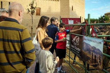 Marcilla acogió este lunes, 12 de octubre, la Feria del Caballo Benito Aguerri en una jornada soleada donde se dieron cita exhibiciones ecuestres y los puestos de alimentación
