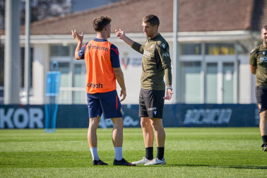Fotos del primer entrenamiento de Jagoba Arrasate este miércoles en Tajonar
