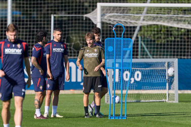 Fotos del primer entrenamiento de Jagoba Arrasate este miércoles en Tajonar