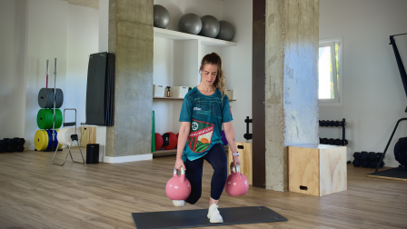 Aroa Lecumberri realizando ejercicios de fuerza en Nutrimove 360
