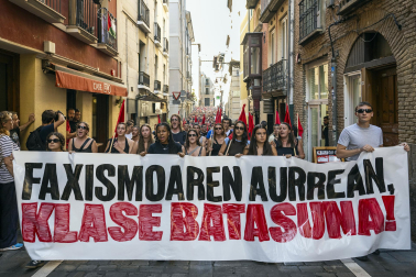Cientos de personas se manifestaron en el Casco Viejo de Pamplona contra la visita de Quiles a la capital navarra