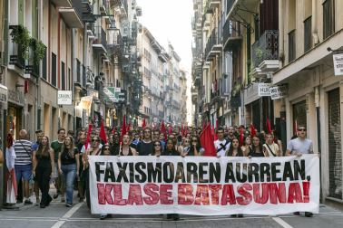 Cientos de personas se manifestaron en el Casco Viejo de Pamplona contra la visita de Quiles a la capital navarra