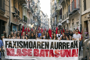 Cientos de personas se manifestaron en el Casco Viejo de Pamplona contra la visita de Quiles a la capital navarra