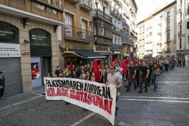 Cientos de personas se manifestaron en el Casco Viejo de Pamplona contra la visita de Quiles a la capital navarra
