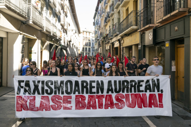 Cientos de personas se manifestaron en el Casco Viejo de Pamplona contra la visita de Quiles a la capital navarra