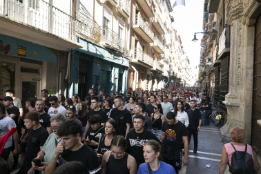 Cientos de personas se manifestaron en el Casco Viejo de Pamplona contra la visita de Quiles a la capital navarra