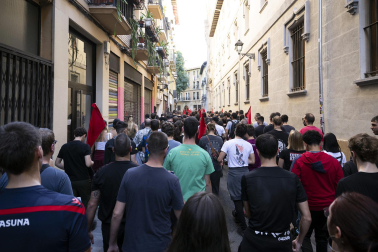 Cientos de personas se manifestaron en el Casco Viejo de Pamplona contra la visita de Quiles a la capital navarra