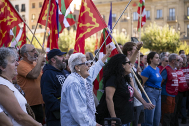 Cientos de personas se manifestaron en el Casco Viejo de Pamplona contra la visita de Quiles a la capital navarra