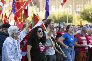 Cientos de personas se manifestaron en el Casco Viejo de Pamplona contra la visita de Quiles a la capital navarra