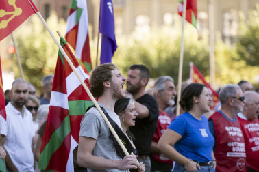 Cientos de personas se manifestaron en el Casco Viejo de Pamplona contra la visita de Quiles a la capital navarra