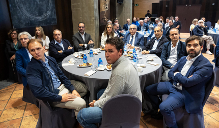 Desde izda.: Luis Munárriz Clemos, Carlos Jiménez García, Javier Jiménez García, Matías Jiménez Lázaro, Íñigo Alli, Alicia Nicolás, Antonio Sánchez Sánchez, Alfonso Sánchez Tabernero, Moncho Aguinaga, y Asier Rebollo