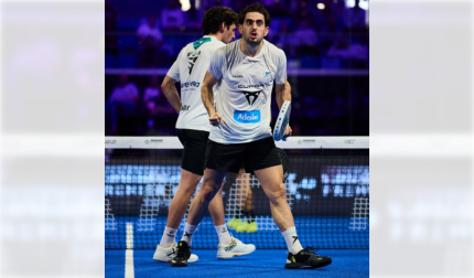 Jon Sanz celebra la victoria y el pase a la semifinal