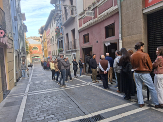 Cientos de personas acuden cada domingo de octubre a la churrería.