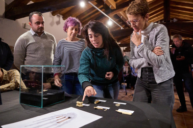Fotos de los restos humanos más antiguos hasta la fecha encontrados en Navarra en la cueva de Abauntz