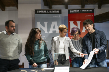 Fotos de los restos humanos más antiguos hasta la fecha encontrados en Navarra en la cueva de Abauntz