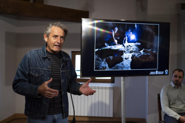 Fotos de los restos humanos más antiguos hasta la fecha encontrados en Navarra en la cueva de Abauntz
