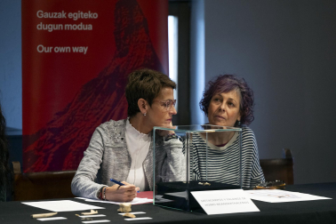 Fotos de los restos humanos más antiguos hasta la fecha encontrados en Navarra en la cueva de Abauntz