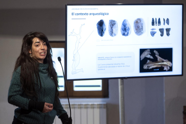 Fotos de los restos humanos más antiguos hasta la fecha encontrados en Navarra en la cueva de Abauntz