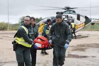 Un helicóptero de Salvamento Marítimo ha rescatado este lunes en la localidad de Oliva, en la comarca valenciana de la Safor, una de las más afectadas por la dana Adam, a ocho adultos, un niño, un bebé y un perro