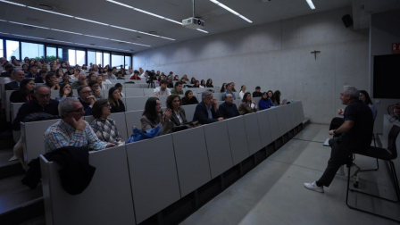 El aula 5 de la Facultad de Comunicación acogió la jornada ‘Contar el Terror: La vida después’