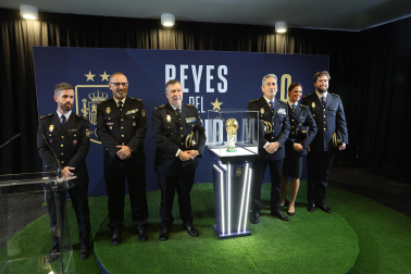 Inauguración de la exposición 'Reyes del mundo' con la Copa del Mundo en el Baluarte