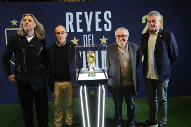 Inauguración de la exposición 'Reyes del mundo' con la Copa del Mundo en el Baluarte