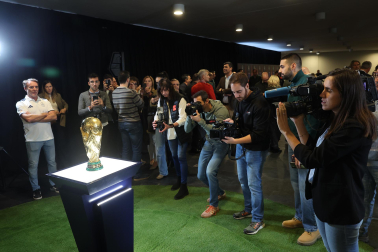 Inauguración de la exposición 'Reyes del mundo' con la Copa del Mundo en el Baluarte
