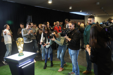 Inauguración de la exposición 'Reyes del mundo' con la Copa del Mundo en el Baluarte