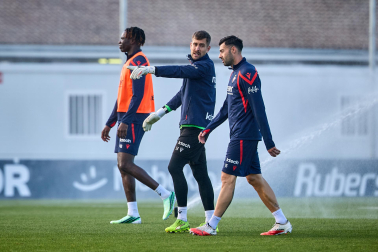 Fotos del entrenamiento de Osasuna en Tajonar, este viernes 23 de octubre