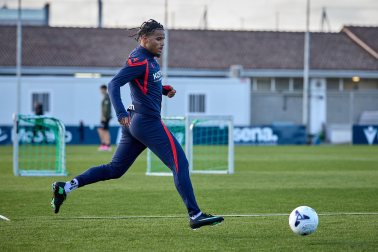 Fotos del entrenamiento de Osasuna en Tajonar, este viernes 23 de octubre