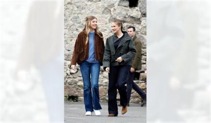 La princesa Leonor y la infanta Sofía junto al rey Felipe VI y el presidente de Asturias, Adrián Barbón, visitan la localidad asturiana de Llanes donde este sábado, entregan el Premio al Pueblo Ejemplar de Asturias 2026 a la Cofradía de Pescadores Santa Ana, distinguida por su trabajo en favor de la sostenibilidad, la innovación, la solidaridad, el estudio y la difusión de la cultura pesquera, y la eficiencia en su modelo de gestión.