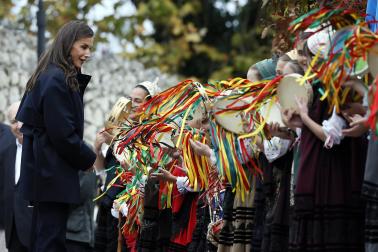 La princesa Leonor y la infanta Sofía junto al rey Felipe VI y el presidente de Asturias, Adrián Barbón, visitan la localidad asturiana de Llanes donde este sábado, entregan el Premio al Pueblo Ejemplar de Asturias 2026 a la Cofradía de Pescadores Santa Ana, distinguida por su trabajo en favor de la sostenibilidad, la innovación, la solidaridad, el estudio y la difusión de la cultura pesquera, y la eficiencia en su modelo de gestión.