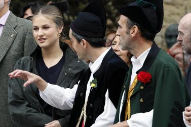 La princesa Leonor y la infanta Sofía junto al rey Felipe VI y el presidente de Asturias, Adrián Barbón, visitan la localidad asturiana de Llanes donde este sábado, entregan el Premio al Pueblo Ejemplar de Asturias 2026 a la Cofradía de Pescadores Santa Ana, distinguida por su trabajo en favor de la sostenibilidad, la innovación, la solidaridad, el estudio y la difusión de la cultura pesquera, y la eficiencia en su modelo de gestión.