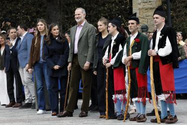 La princesa Leonor y la infanta Sofía junto al rey Felipe VI y el presidente de Asturias, Adrián Barbón, visitan la localidad asturiana de Llanes donde este sábado, entregan el Premio al Pueblo Ejemplar de Asturias 2026 a la Cofradía de Pescadores Santa Ana, distinguida por su trabajo en favor de la sostenibilidad, la innovación, la solidaridad, el estudio y la difusión de la cultura pesquera, y la eficiencia en su modelo de gestión.