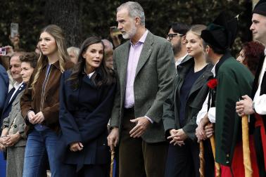 La princesa Leonor y la infanta Sofía junto al rey Felipe VI y el presidente de Asturias, Adrián Barbón, visitan la localidad asturiana de Llanes donde este sábado, entregan el Premio al Pueblo Ejemplar de Asturias 2026 a la Cofradía de Pescadores Santa Ana, distinguida por su trabajo en favor de la sostenibilidad, la innovación, la solidaridad, el estudio y la difusión de la cultura pesquera, y la eficiencia en su modelo de gestión.